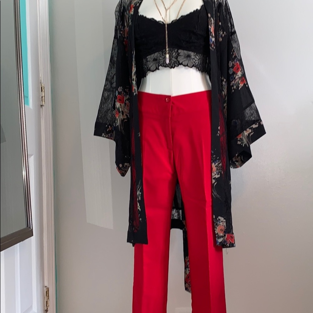 Red capris - Picture 4 of 5